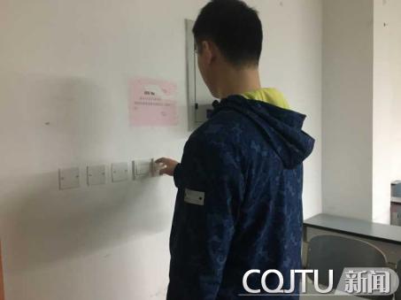 有一份光 发一份热-国际学院开展学雷锋活动-重