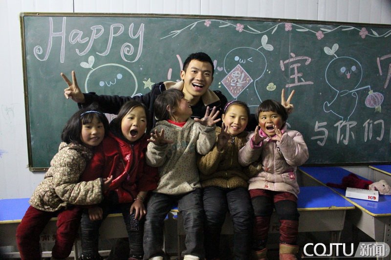 大学子赴大凉山当支教教师26节课教会孩子们拼音