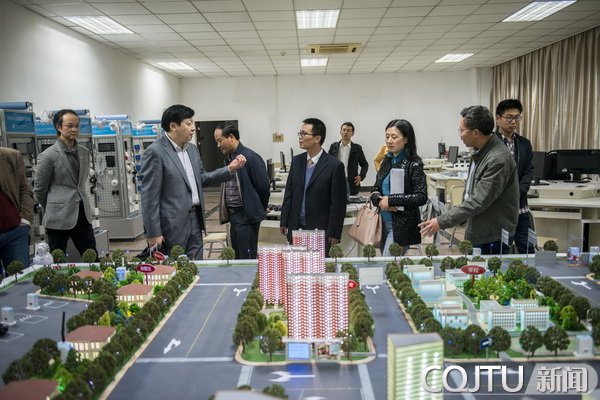 重庆市科委专家组现场考察我校公共交通运营大