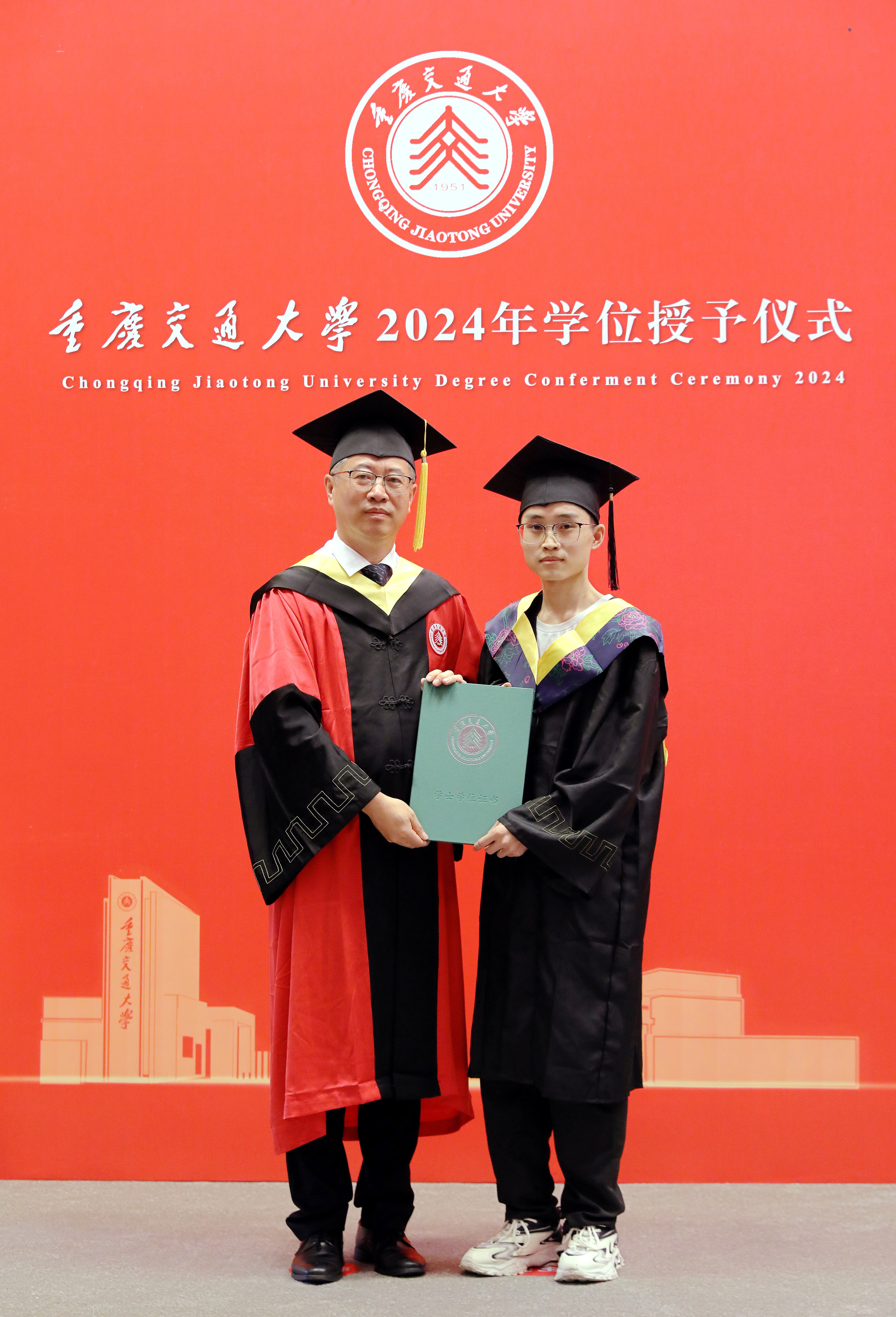 【2024毕业典礼七】重庆交通大学隆重举行本科生学位授予仪式