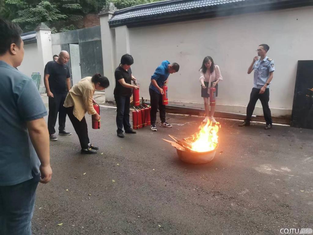 加強培訓演練築牢安全防線土木工程學院開展實驗室消防安全培訓及應急